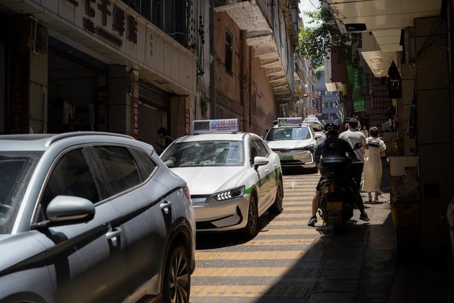 “一线城市”生活松弛人均自来熟PG电子麻将胡了中国最不卷的(图2) “一线城市”生活松弛人均自来熟PG电子麻将胡了中国最不卷的(图2)