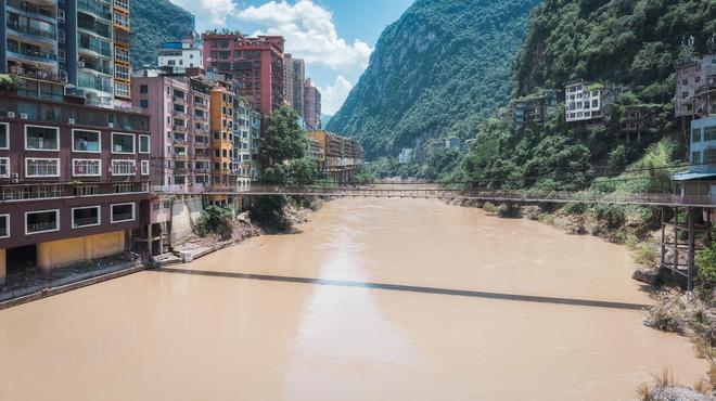 “一线城市”生活松弛人均自来熟PG电子麻将胡了中国最不卷的(图7)