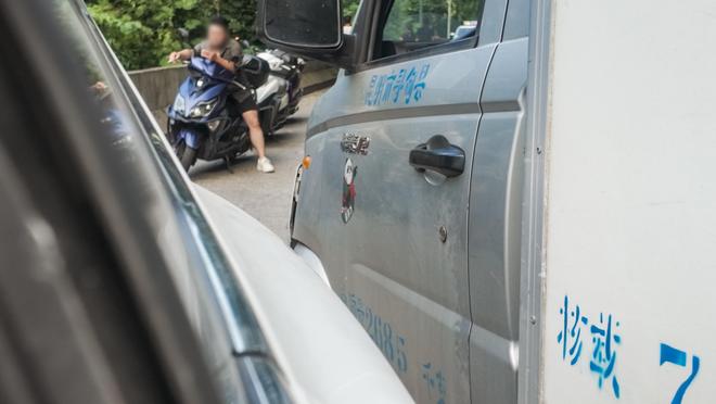 “一线城市”生活松弛人均自来熟PG电子麻将胡了中国最不卷的(图20)