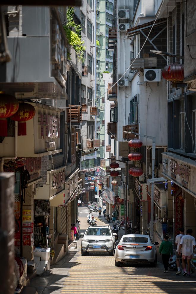 “一线城市”生活松弛人均自来熟PG电子麻将胡了中国最不卷的(图19)