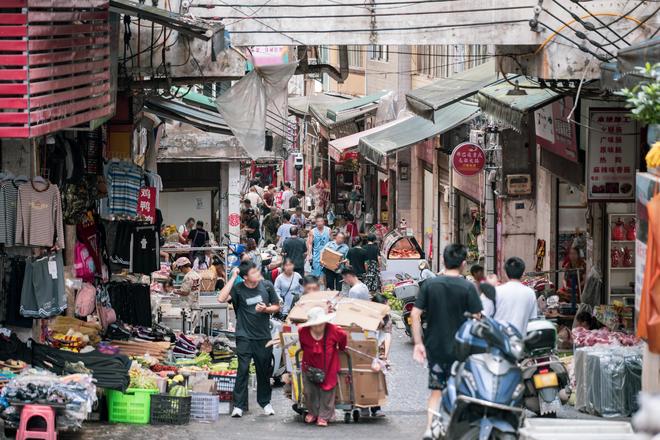 “一线城市”生活松弛人均自来熟PG电子麻将胡了中国最不卷的(图17)