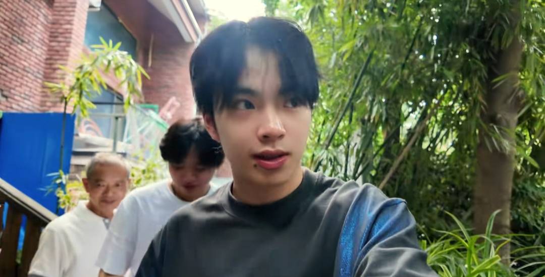 重庆老家岳父岳母罕露面老家别墅典雅别致麻将胡了试玩模拟器王中磊携儿子陪老婆回(图5) 重庆老家岳父岳母罕露面老家别墅典雅别致麻将胡了试玩模拟器王中磊携儿子陪老婆回(图5)