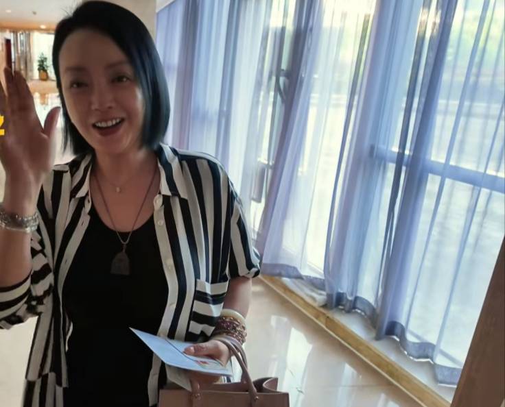 重庆老家岳父岳母罕露面老家别墅典雅别致麻将胡了试玩模拟器王中磊携儿子陪老婆回(图8) 重庆老家岳父岳母罕露面老家别墅典雅别致麻将胡了试玩模拟器王中磊携儿子陪老婆回(图8)